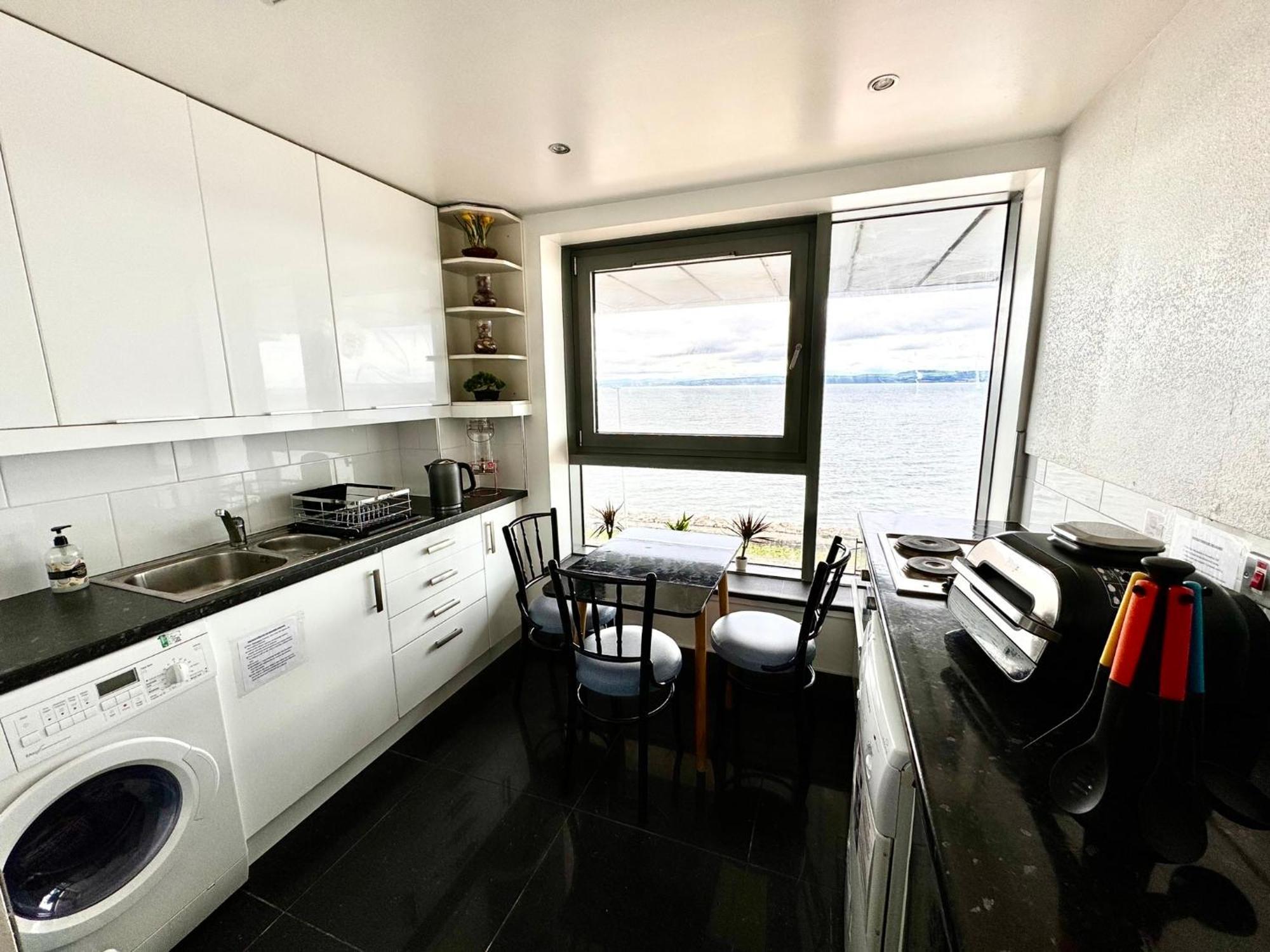Ocean Park Apartments - Oceanfront - Free Parking And Fast Wifi Edinburgh Luaran gambar